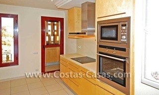 Luxe appartement te koop in een eerstelijnstrand complex, New Golden Mile, Marbella - Estepona 8