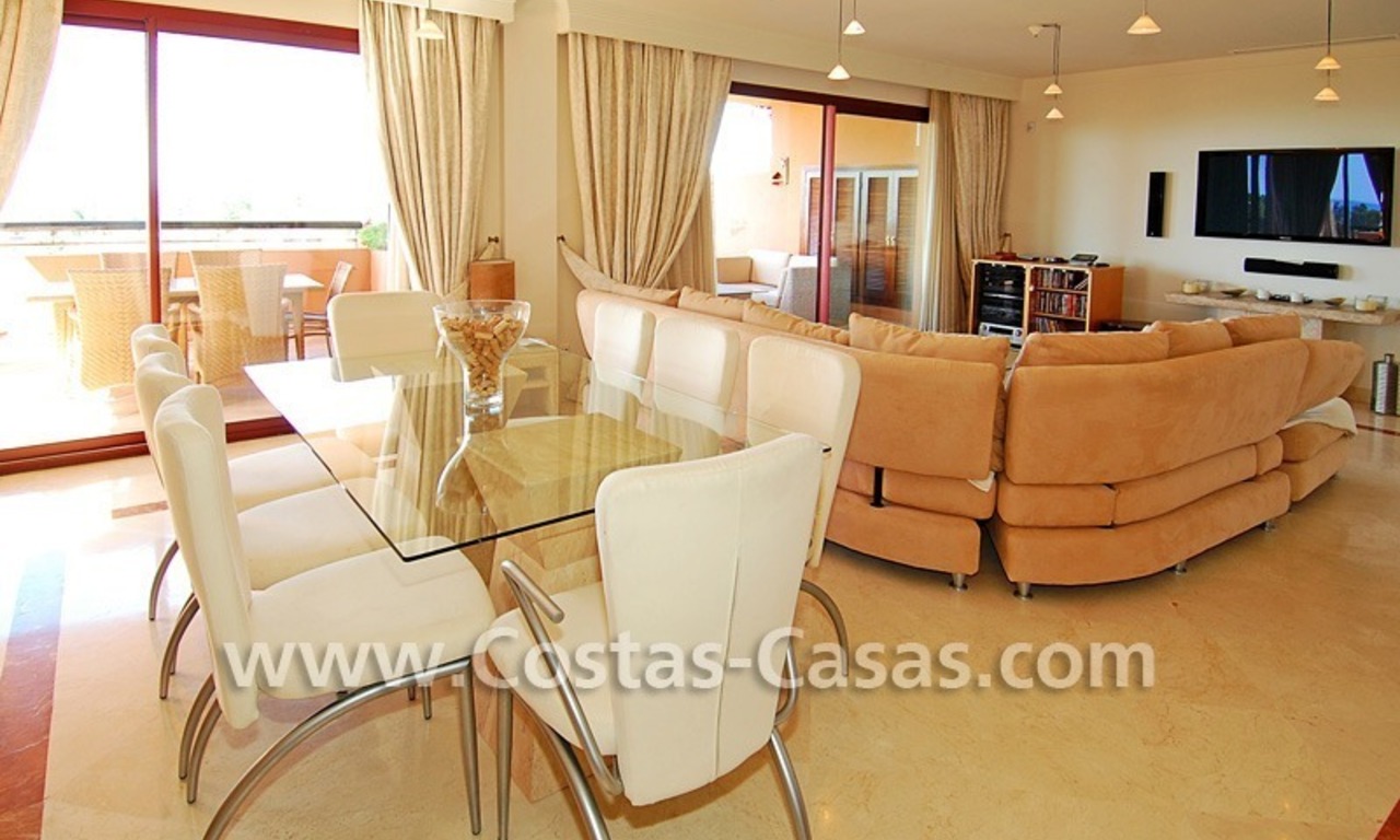 Luxe 4 slaapkamer penthouse appartement te koop dichtbij het strand in Marbella 12