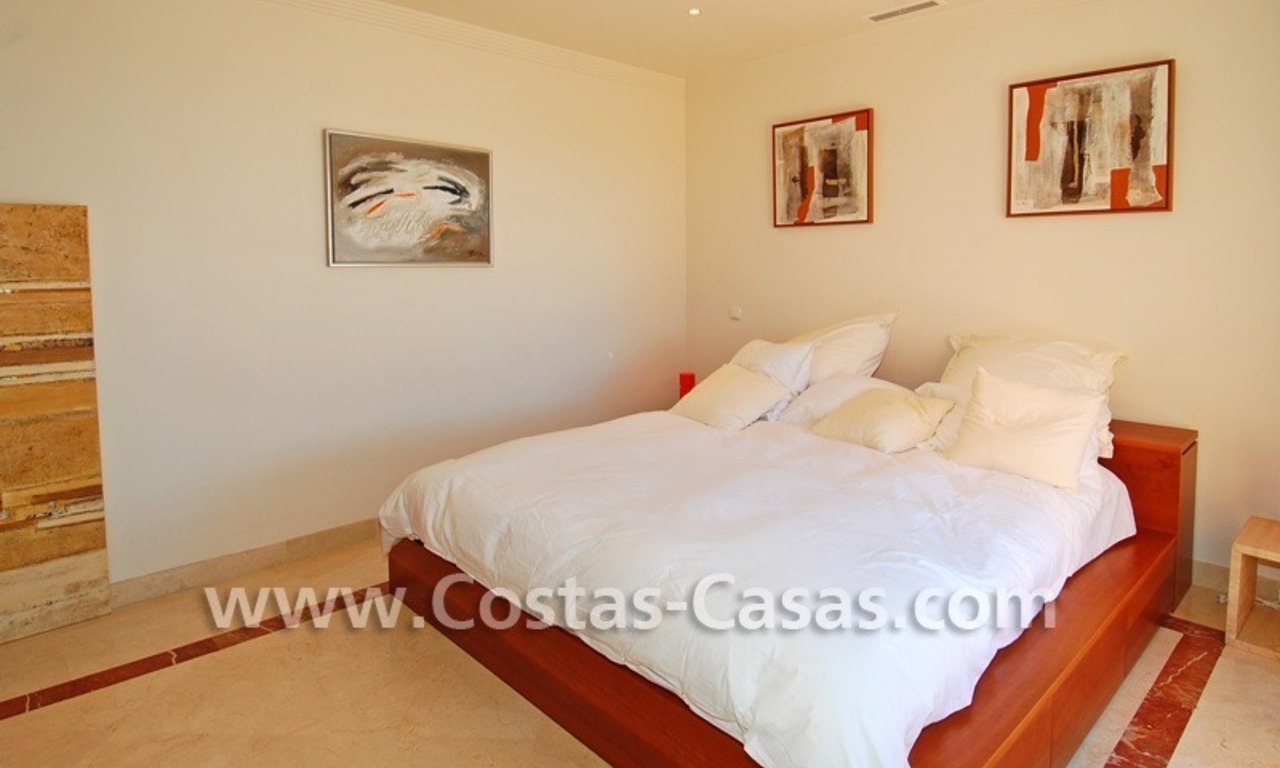 Luxe 4 slaapkamer penthouse appartement te koop dichtbij het strand in Marbella 16