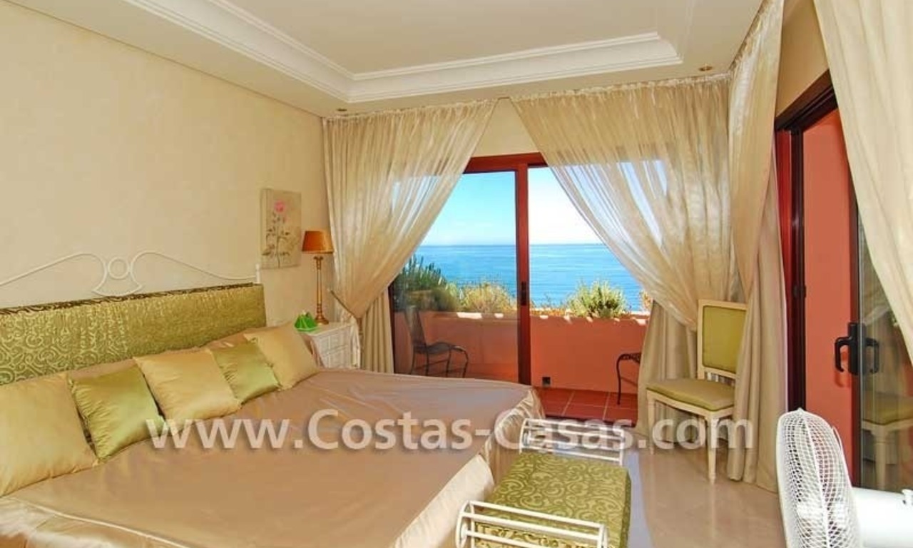 Luxe eerstelijnstrand penthouse appartement te koop, exclusief strand complex, New Golden Mile Marbella - Estepona 11