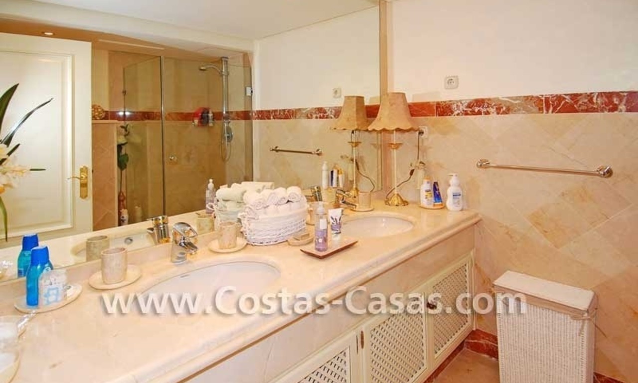 Luxe eerstelijnstrand penthouse appartement te koop, exclusief strand complex, New Golden Mile Marbella - Estepona 17