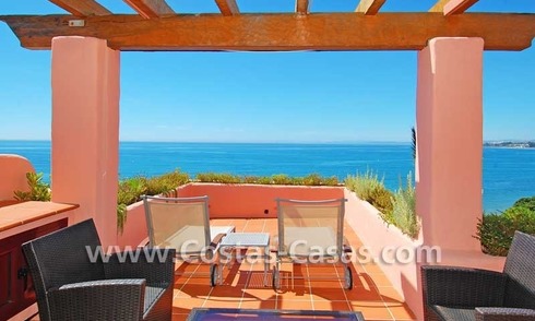 Luxe eerstelijnstrand penthouse appartement te koop, exclusief strand complex, New Golden Mile Marbella - Estepona 