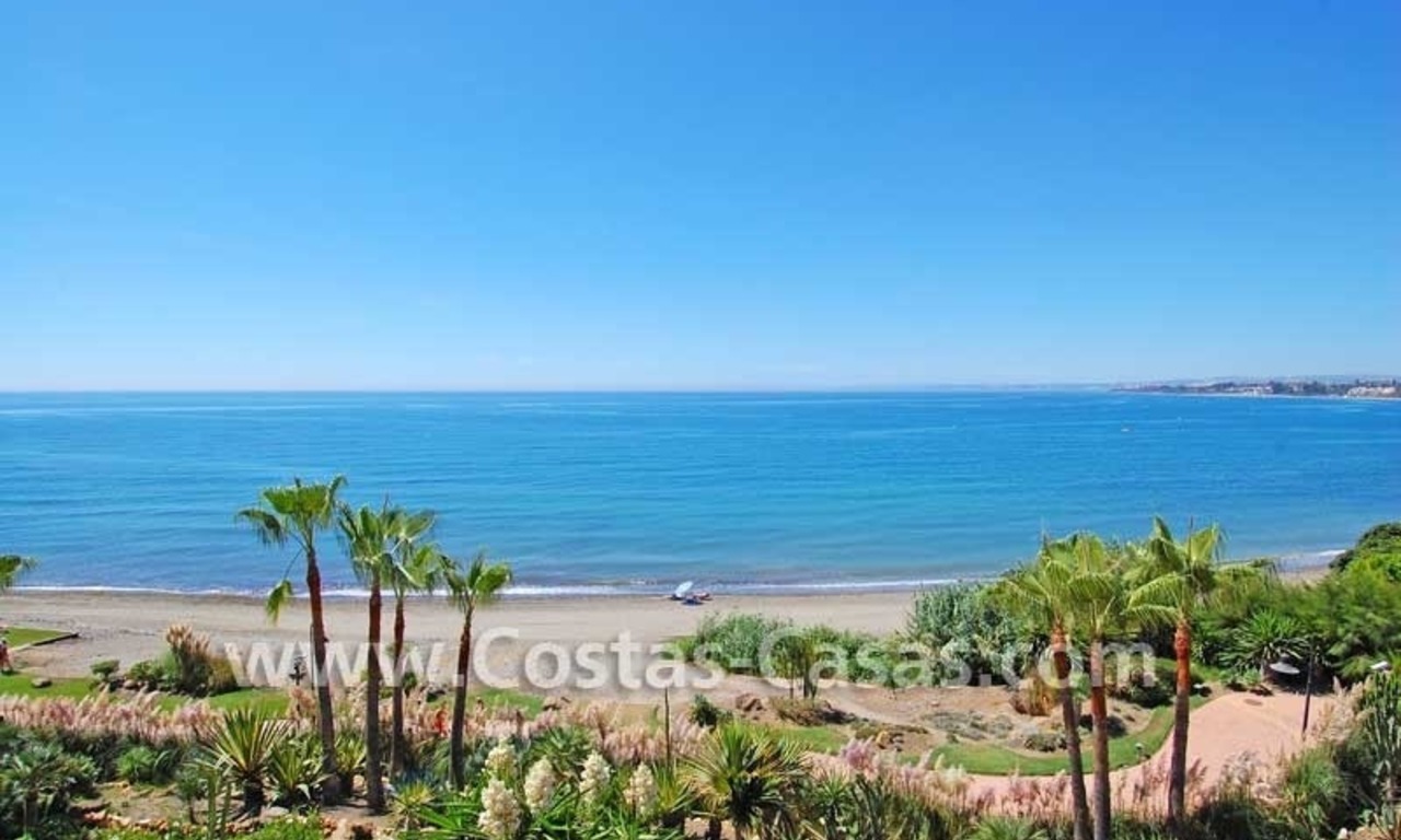 Luxe eerstelijnstrand penthouse appartement te koop, exclusief strand complex, New Golden Mile Marbella - Estepona 6