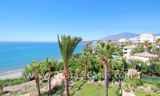 Luxe eerstelijnstrand penthouse appartement te koop, exclusief strand complex, New Golden Mile Marbella - Estepona 7
