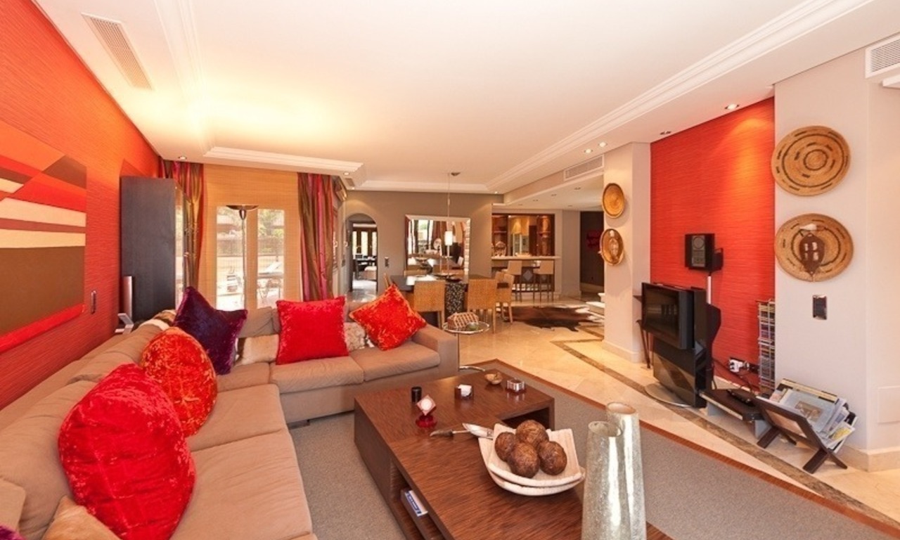 Exclusief penthouse appartement te koop in een eerstelijnstrand complex, New Golden Mile, Marbella - Estepona 8