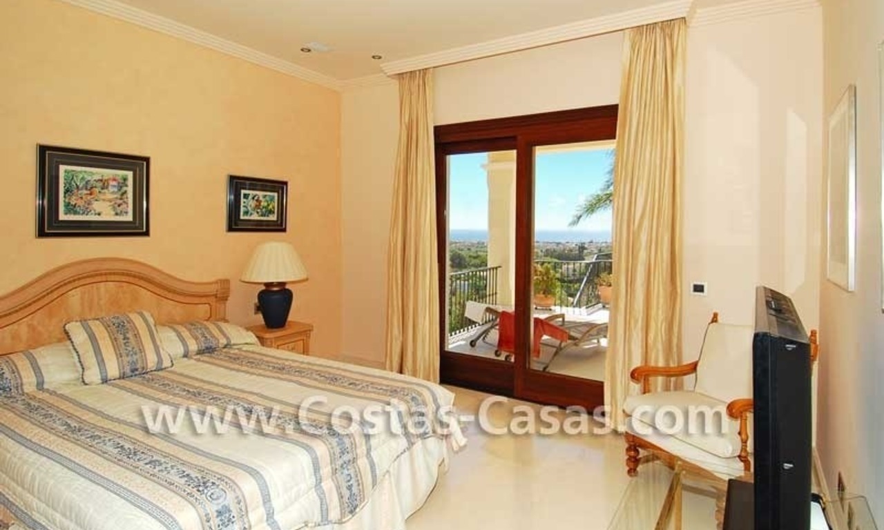 Luxe villa te koop in een exclusief golfresort, New Golden Mile, Marbella - Benahavis - Estepona 18