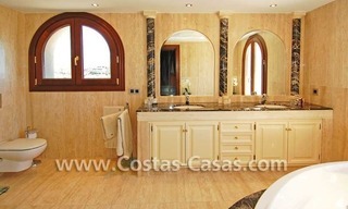 Luxe villa te koop in een exclusief golfresort, New Golden Mile, Marbella - Benahavis - Estepona 23
