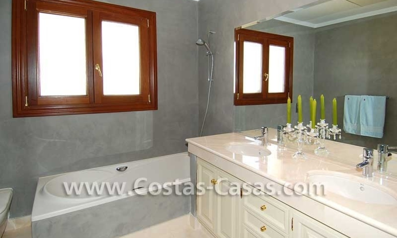 Luxe villa te koop in een exclusief golfresort, New Golden Mile, Marbella - Benahavis - Estepona 25