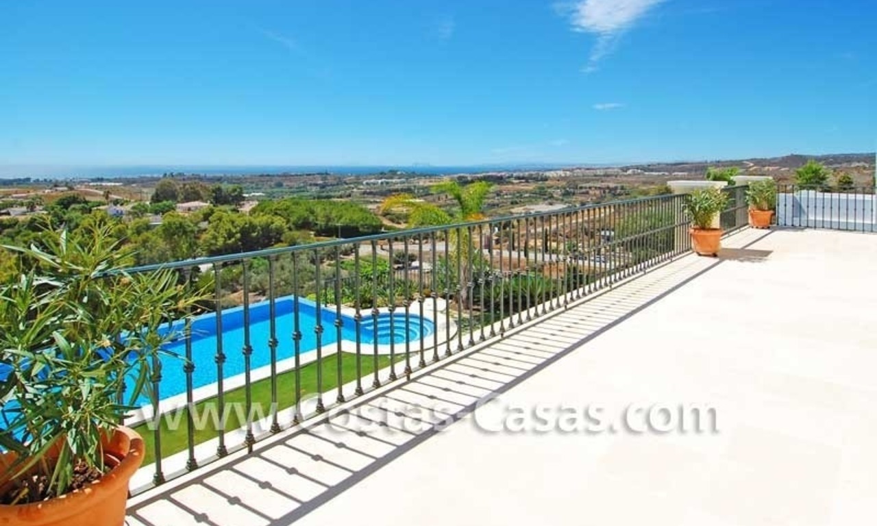 Luxe villa te koop in een exclusief golfresort, New Golden Mile, Marbella - Benahavis - Estepona 27