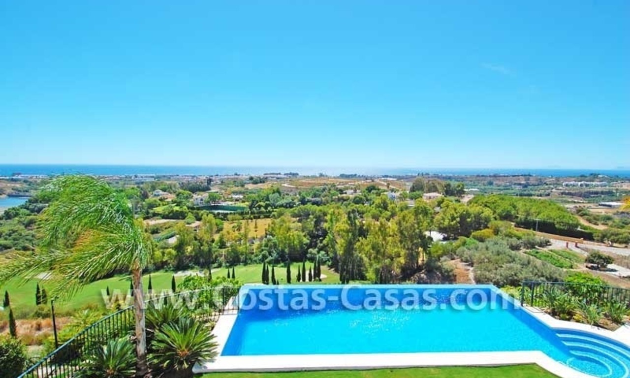 Luxe villa te koop in een exclusief golfresort, New Golden Mile, Marbella - Benahavis - Estepona 28