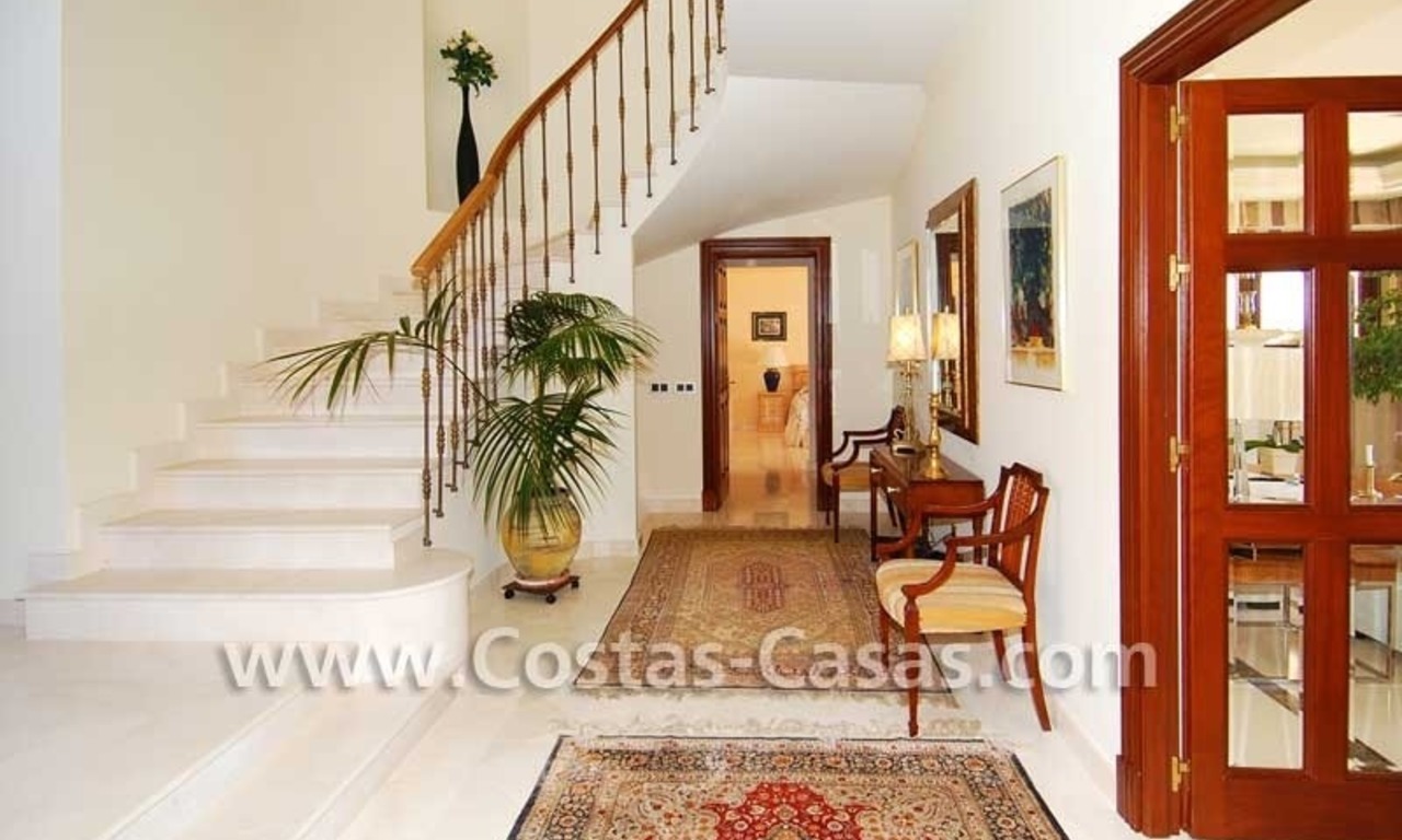 Luxe villa te koop in een exclusief golfresort, New Golden Mile, Marbella - Benahavis - Estepona 10