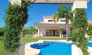 Nieuwe luxe Andalusische stijl villa te koop gelegen op een exclusief golfresort op de New Golden Mile tussen Puerto Banus, Marbella en Estepona 6