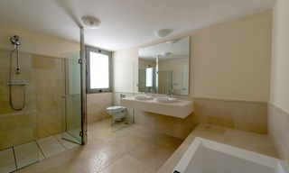 Moderne stijl luxe appartement te koop op golfresort, Marbella - Benahavis 11