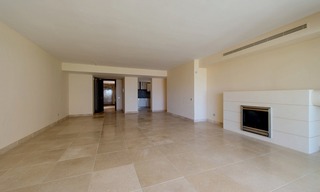 Moderne stijl luxe appartement te koop op golfresort, Marbella - Benahavis 6