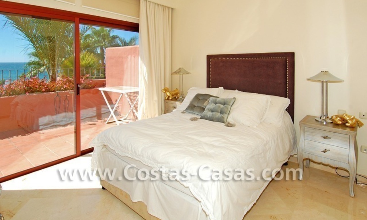 Luxe penthouse appartement te koop in een eerstelijnstrand complex, New Golden Mile, Marbella - Estepona 8