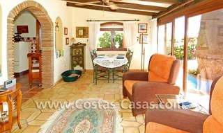 Rustieke bungalow villa te koop, New Golden Mile tussen Puerto Banus - Marbella, Benahavis en Estepona centrum. 18