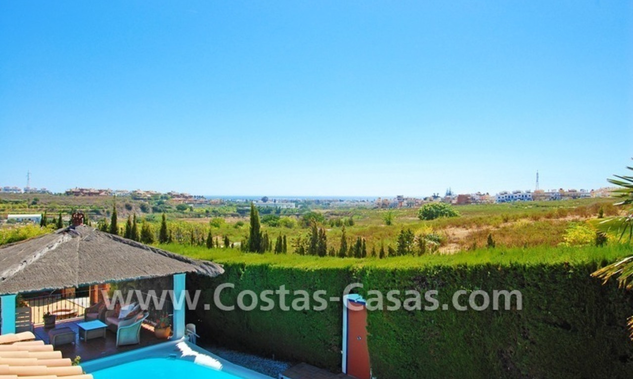 Rustieke bungalow villa te koop, New Golden Mile tussen Puerto Banus - Marbella, Benahavis en Estepona centrum. 27