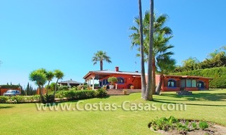 Rustieke bungalow villa te koop, New Golden Mile tussen Puerto Banus - Marbella, Benahavis en Estepona centrum. 0