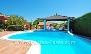 Rustieke bungalow villa te koop, New Golden Mile tussen Puerto Banus - Marbella, Benahavis en Estepona centrum. 2