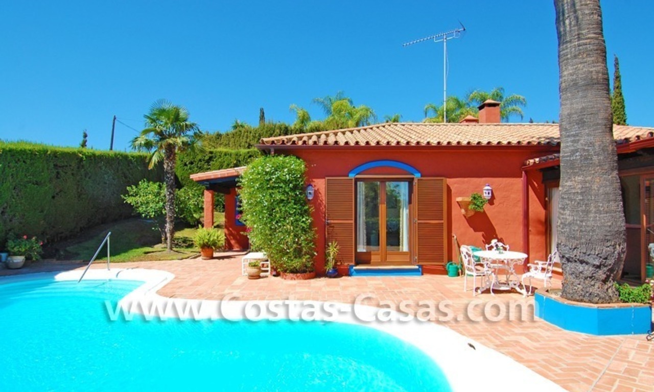 Rustieke bungalow villa te koop, New Golden Mile tussen Puerto Banus - Marbella, Benahavis en Estepona centrum. 4