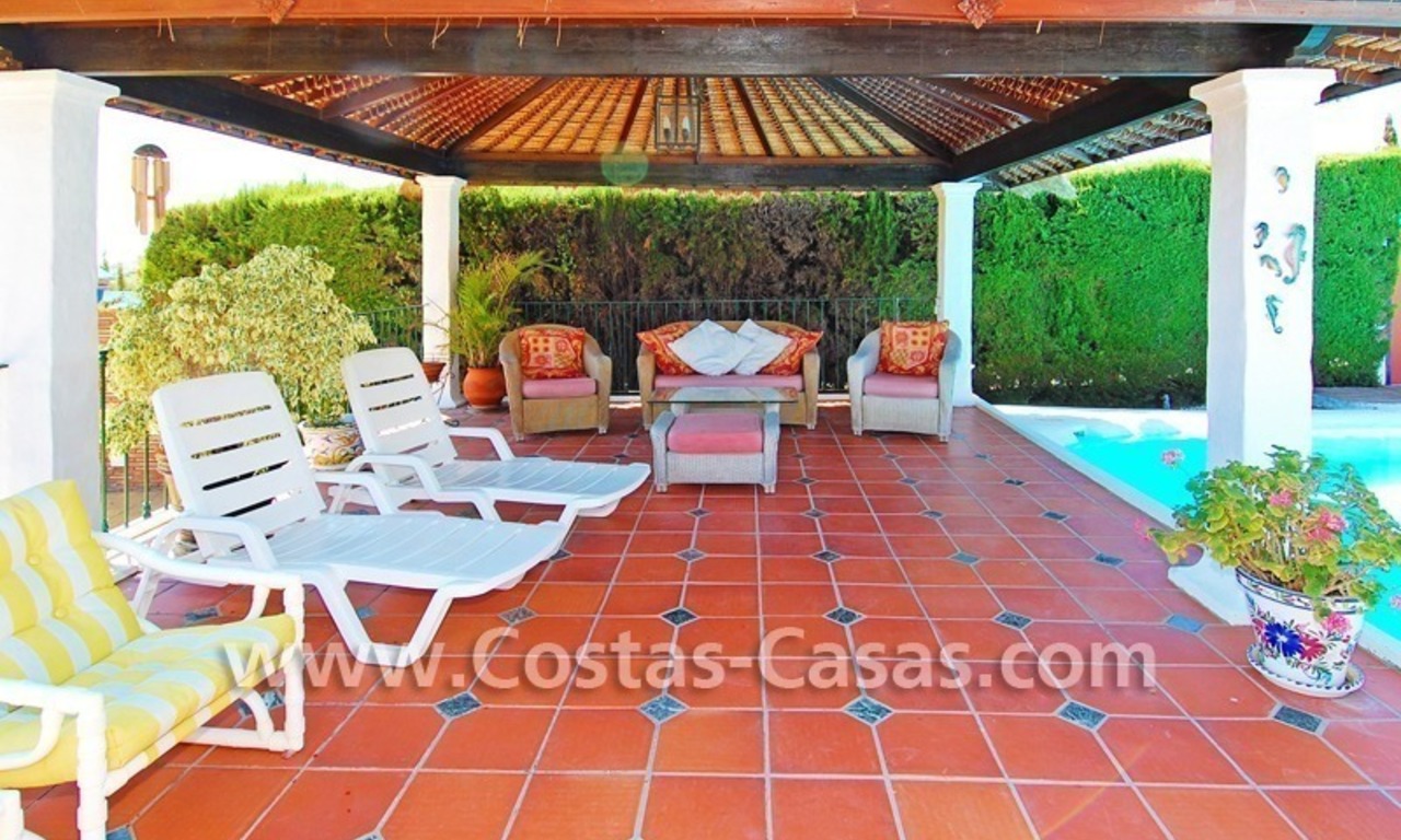 Rustieke bungalow villa te koop, New Golden Mile tussen Puerto Banus - Marbella, Benahavis en Estepona centrum. 7