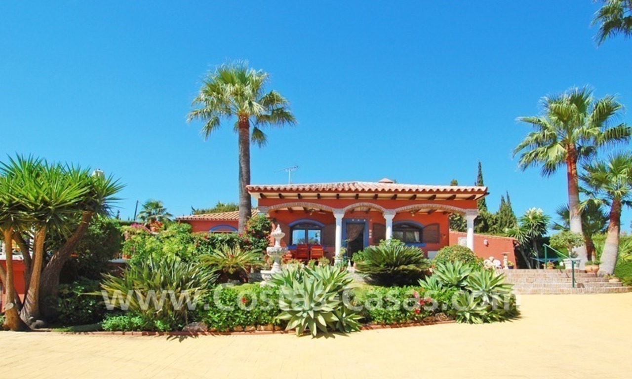 Rustieke bungalow villa te koop, New Golden Mile tussen Puerto Banus - Marbella, Benahavis en Estepona centrum. 12