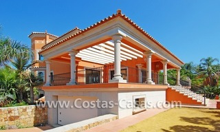 Nieuwe luxe villa te koop gelegen op een exclusief golfresort,tussen Marbella, Benahavis en Estepona centrum 1