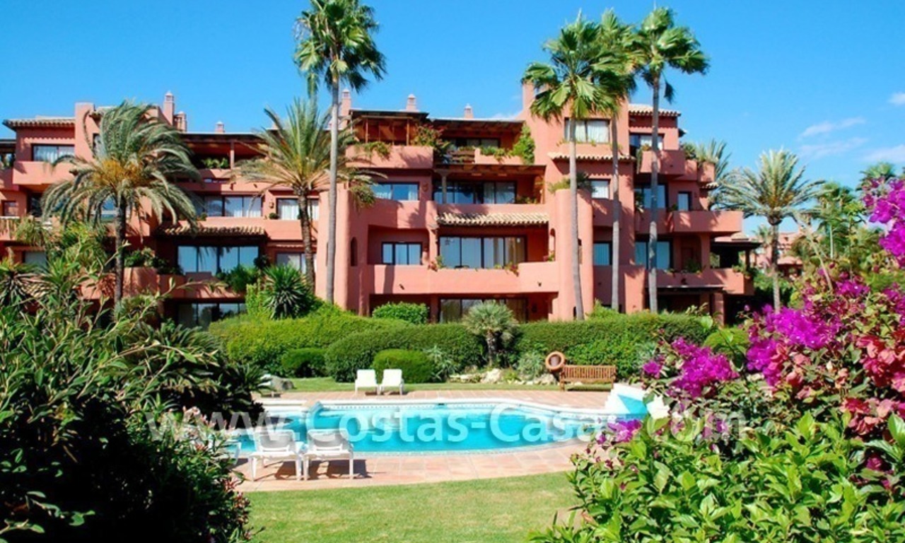 Koopje! Penthouse appartement te koop in strand complex in Marbella oost 8