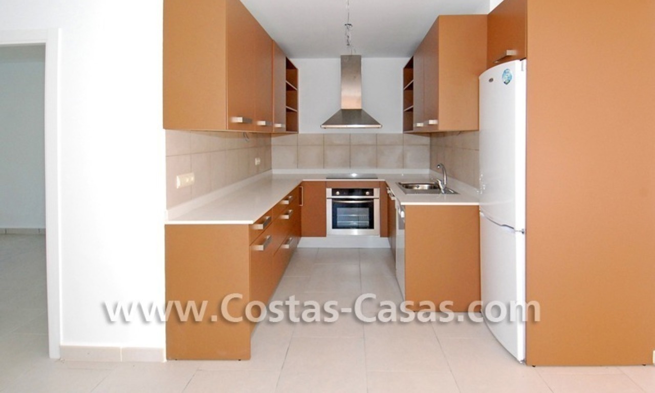 Koopje! Ruim en gerenoveerd appartement te koop nabij Puerto Banus in Nueva Andalucia te Marbella 7