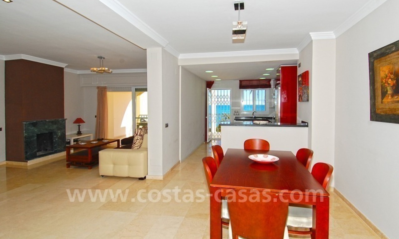 Eerstelijnstrand penthouse appartement te koop op de New Golden Mile tussen Marbella en Estepona 9