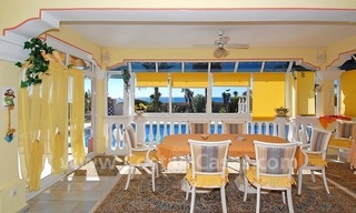 Eerstelijnstrand villa met 2 gastenverblijven te koop, direct aan zee, in oost Marbella 12
