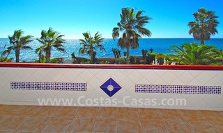 Eerstelijnstrand villa met 2 gastenverblijven te koop, direct aan zee, in oost Marbella 23