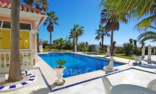 Eerstelijnstrand villa met 2 gastenverblijven te koop, direct aan zee, in oost Marbella 7