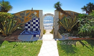 Eerstelijnstrand villa met 2 gastenverblijven te koop, direct aan zee, in oost Marbella 3