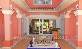 Eerstelijnstrand villa met 2 gastenverblijven te koop, direct aan zee, in oost Marbella 9