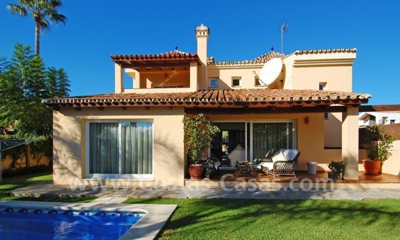 Koopje! Villa te koop in Nueva Andalucia te Marbella op loopafstand van het strand en Puerto Banus 0