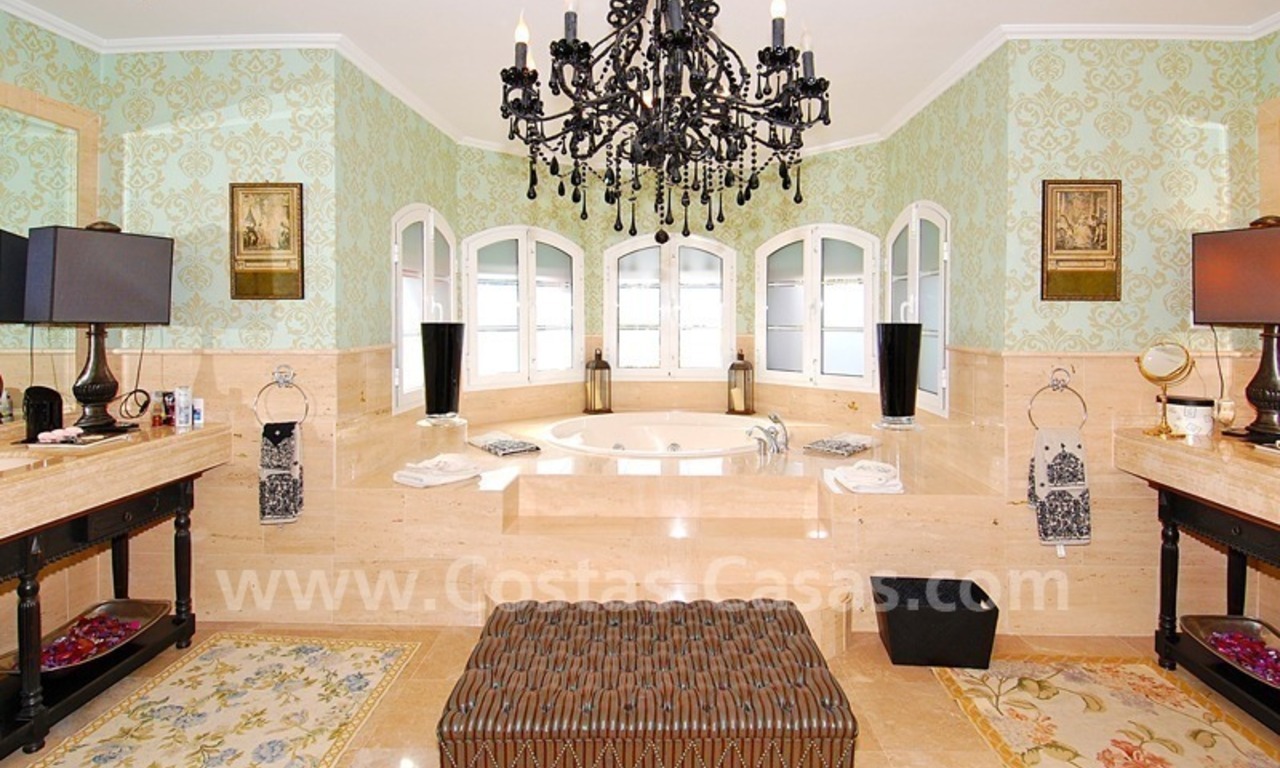 Luxe villa te koop in klassieke stijl in Nueva Andalucia te Marbella 20