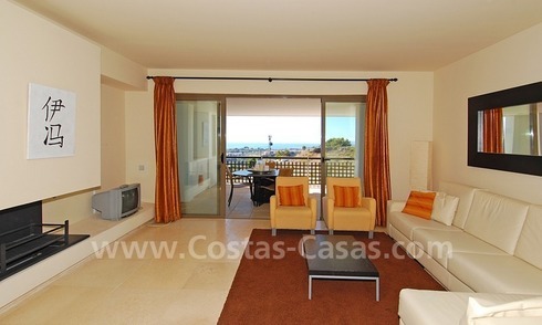 Moderne stijl ruim golf appartement te koop, 5*golfresort, Marbella – Benahavis – Estepona 