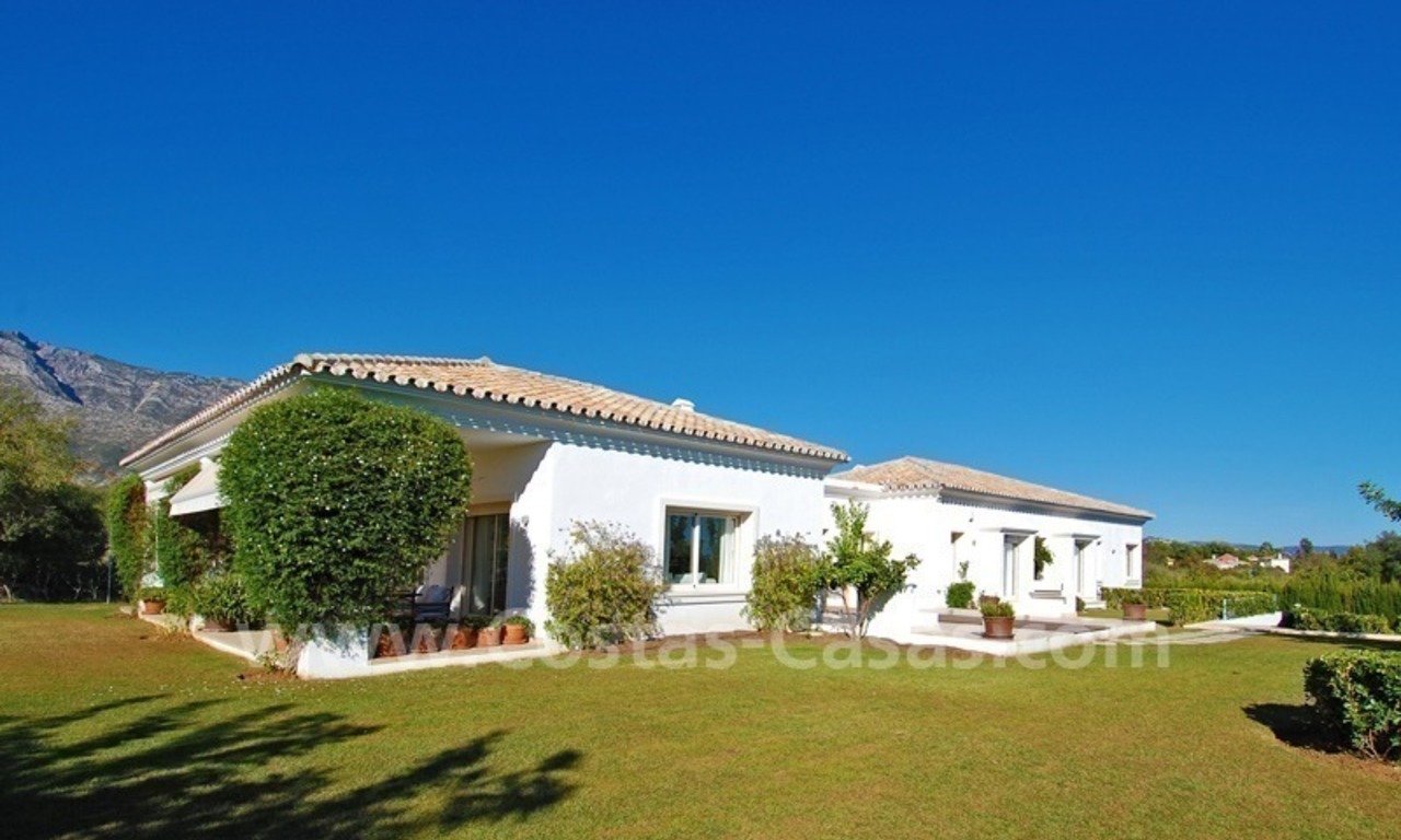 Villa te koop in een moderne-Andalusische stijl aan de Golden Mile in Marbella 0