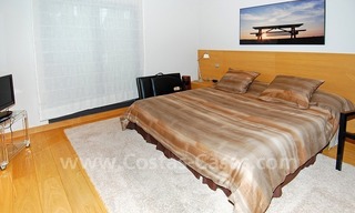 Uniek eerstelijnstrand luxe appartement te koop in Puerto Banus te Marbella 9