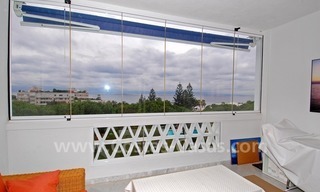 Uniek eerstelijnstrand luxe appartement te koop in Puerto Banus te Marbella 3