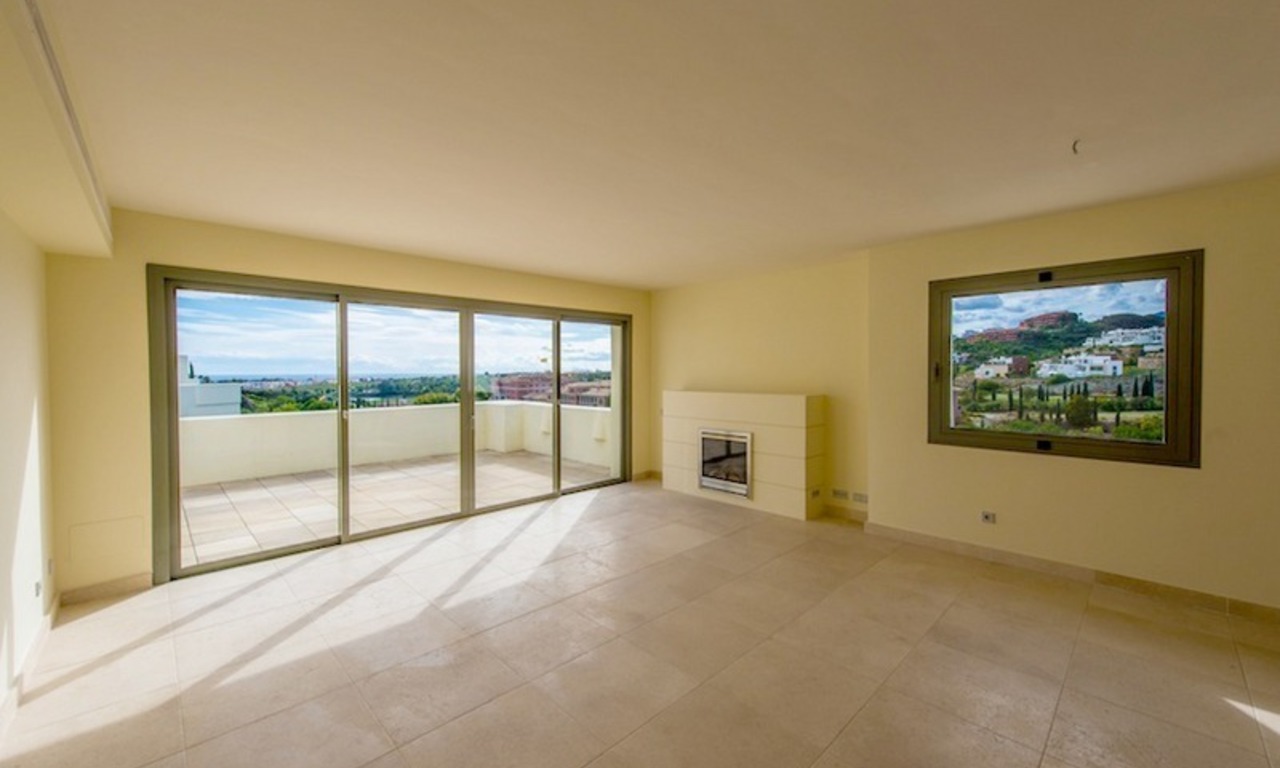 Luxe eerstelijngolf modern appartement te koop in een 5* golfresort, Marbella – Benahavis – Estepona 0