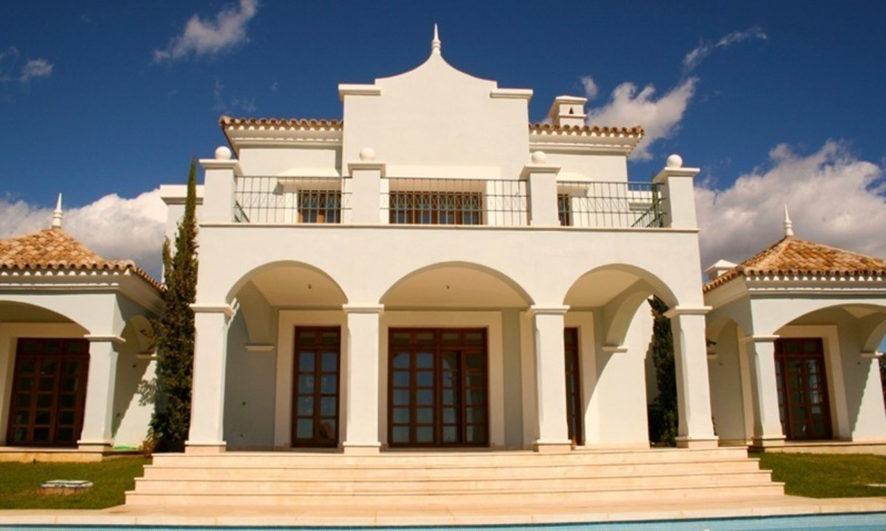 Luxe villa te koop nabij de golfbaan in Marbella 1