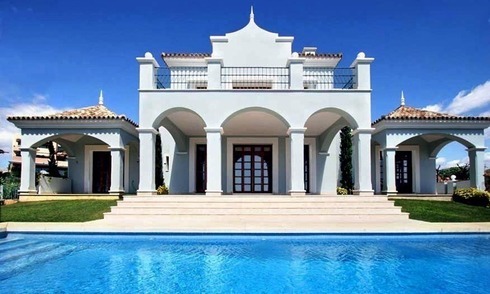 Luxe villa te koop nabij de golfbaan in Marbella 