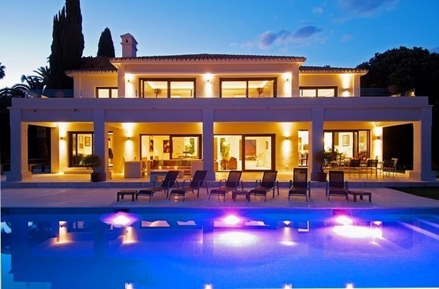 Exclusieve moderne villa te koop in Nueva Andalucia te Marbella