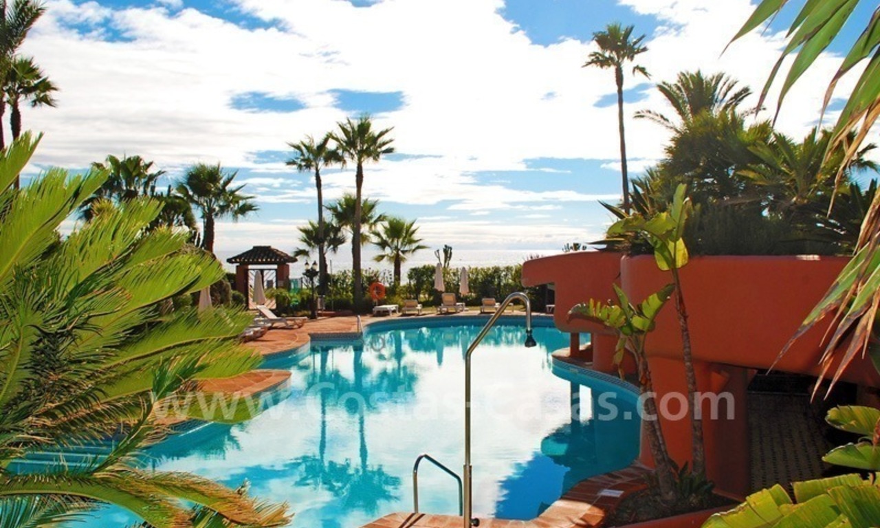 Luxe eerstelijnstrand appartement te koop, strandcomplex, New Golden Mile, Marbella - Estepona 17