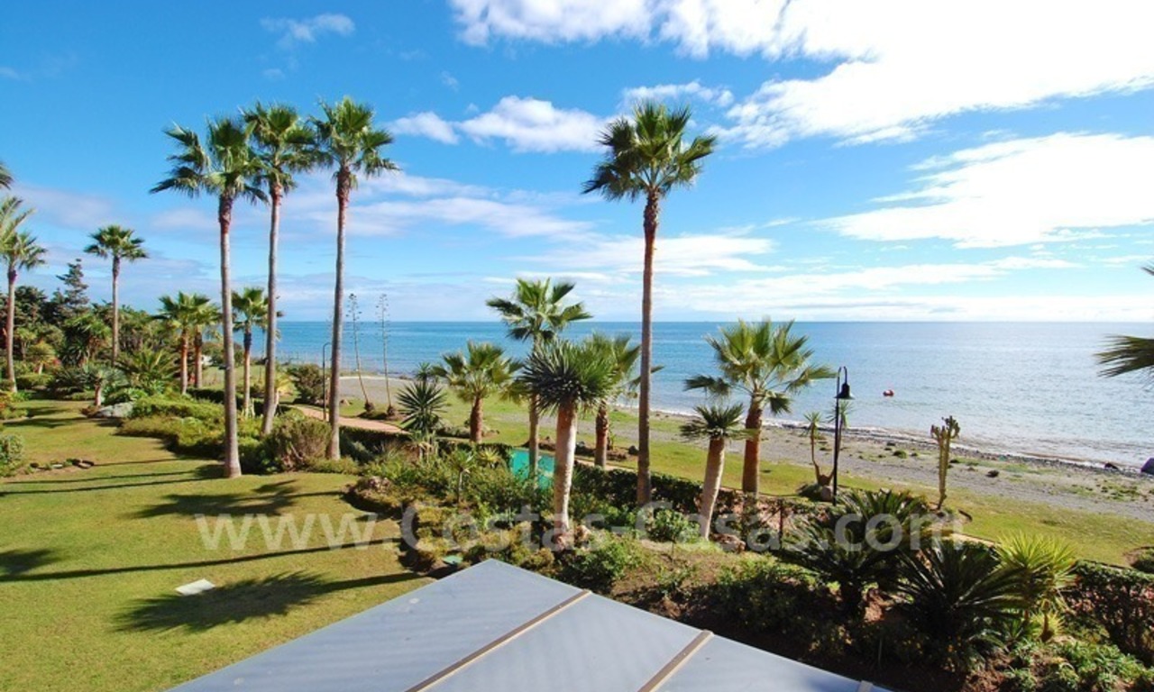 Luxe eerstelijnstrand appartement te koop, strandcomplex, New Golden Mile, Marbella - Estepona 2