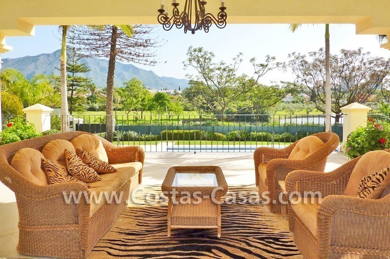 Luxe villa te koop eerstelijngolf in Nueva Andalucia te Marbella