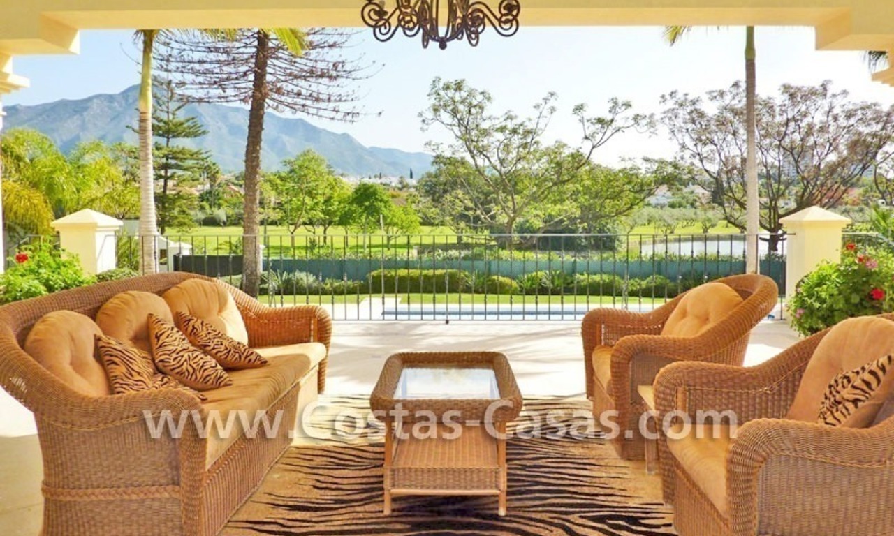 Luxe villa te koop eerstelijngolf in Nueva Andalucia te Marbella 0