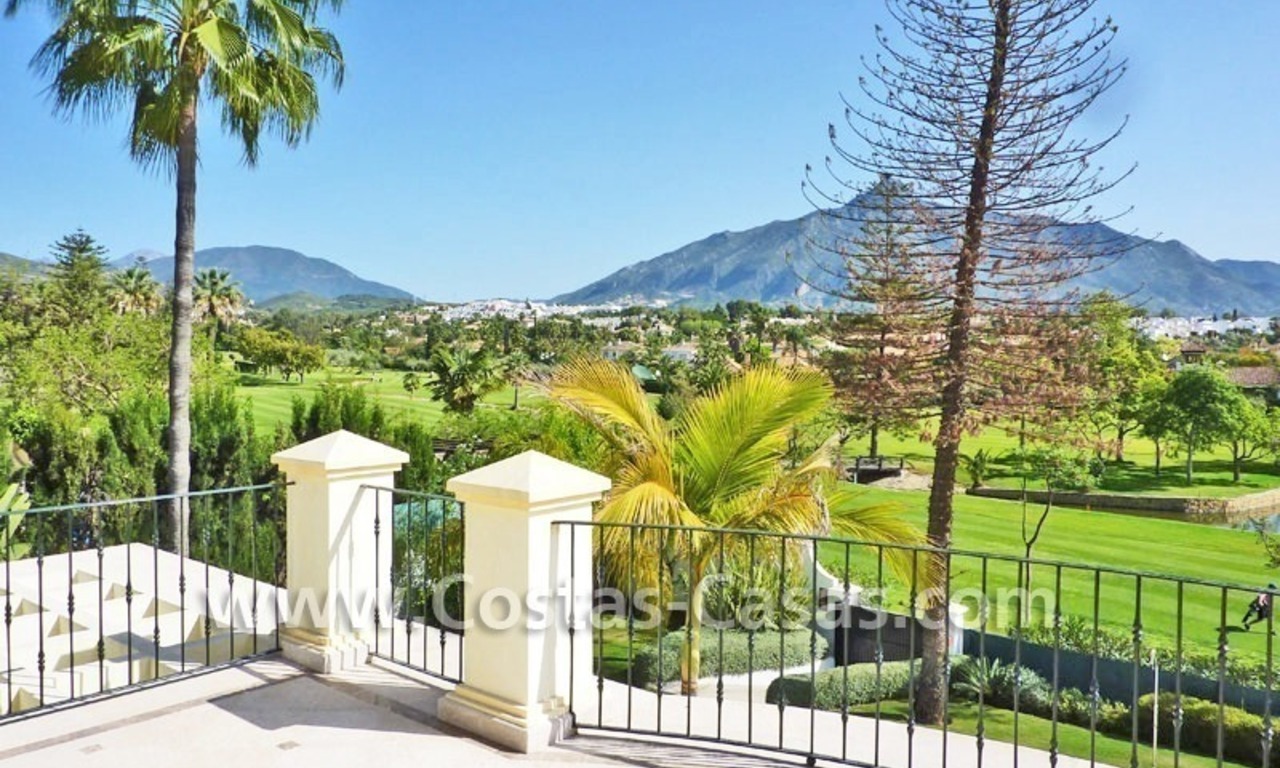 Luxe villa te koop eerstelijngolf in Nueva Andalucia te Marbella 11